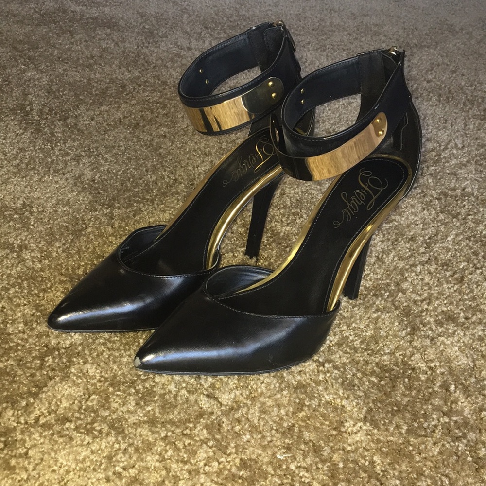 Black and Gold Pointed Toe Heel